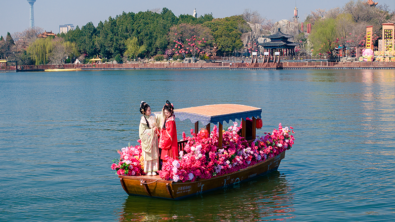 摇橹花船