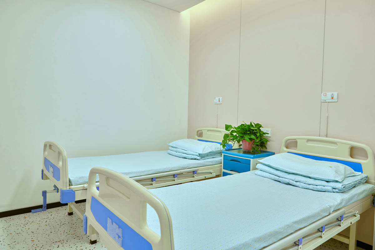 从 ICL 到老视矫正，走进西安奕鸣眼科，了解屈光专家临床积淀