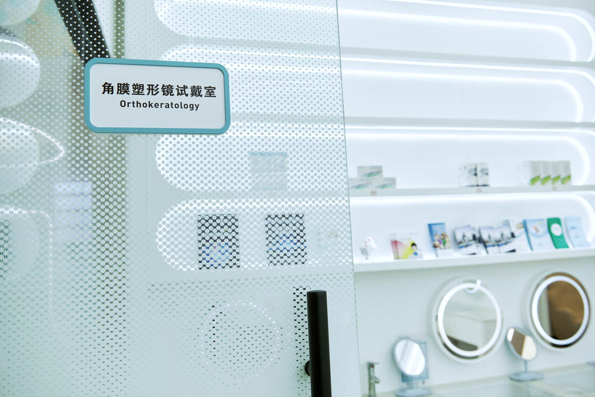 半飞秒、全飞秒、ICL与三焦点晶体怎么选？西安奕鸣眼科的全龄视觉矫正路径