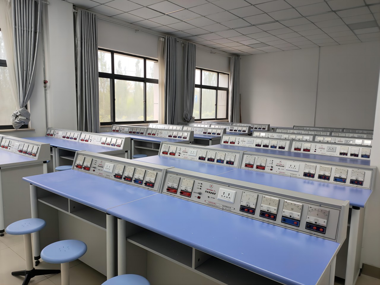 中小学实验室 学科化标准化整体建设