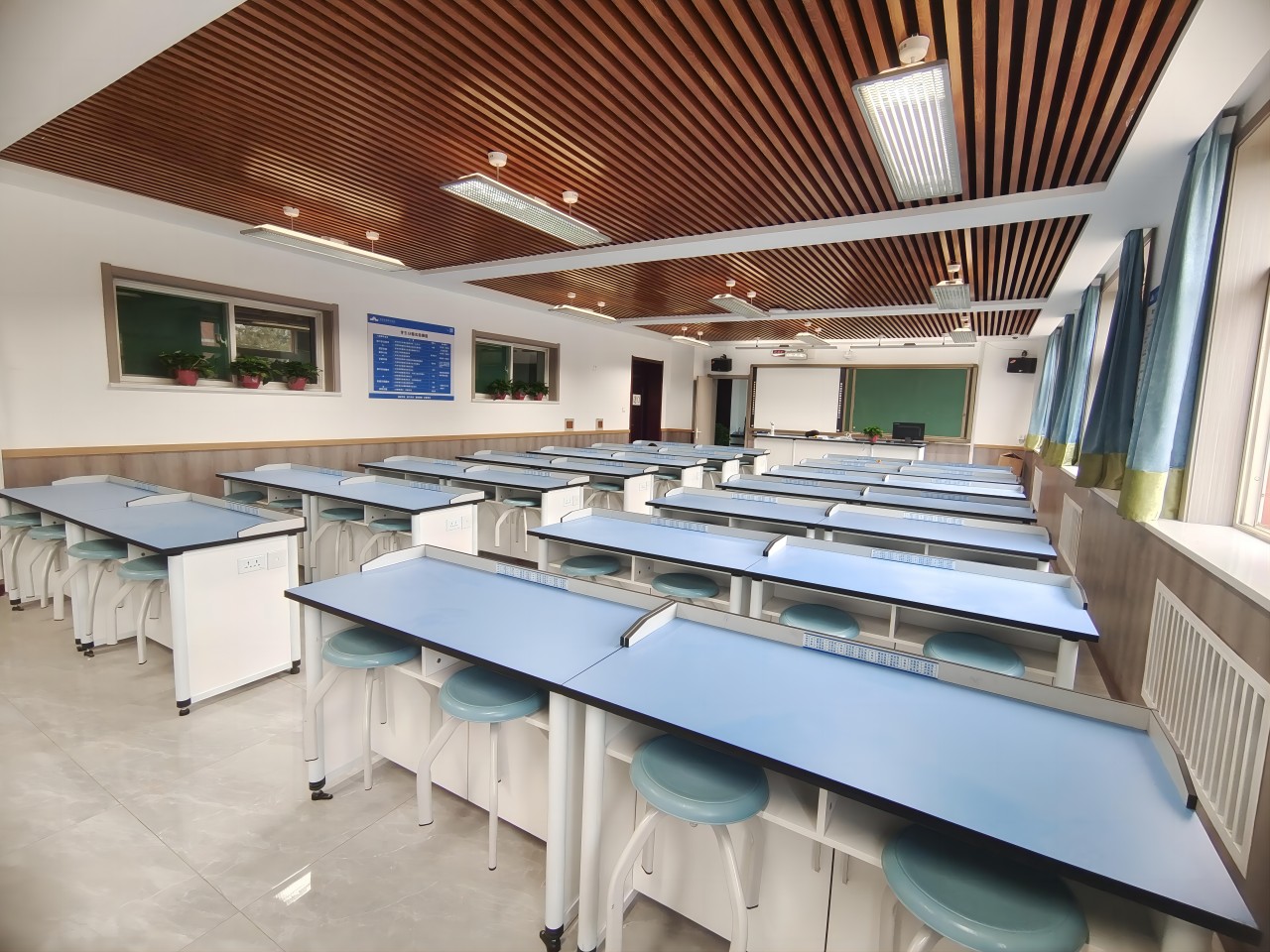 中小学实验室 学科化标准化整体建设
