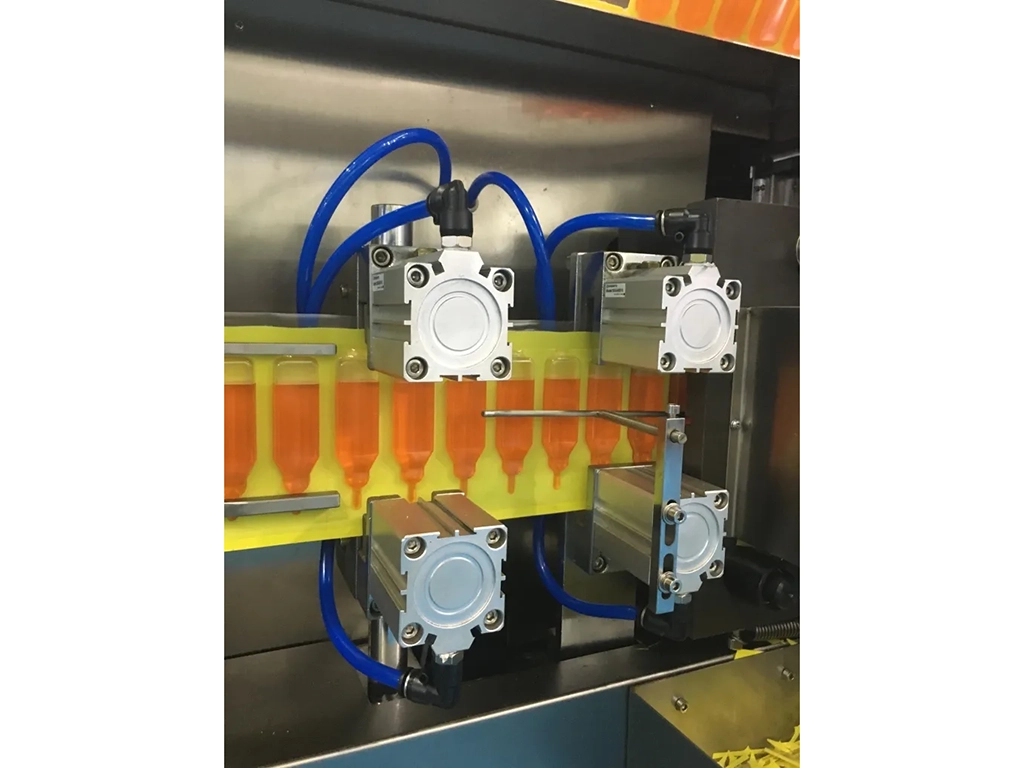 Plastic Ampoule Filling Sealing Machine