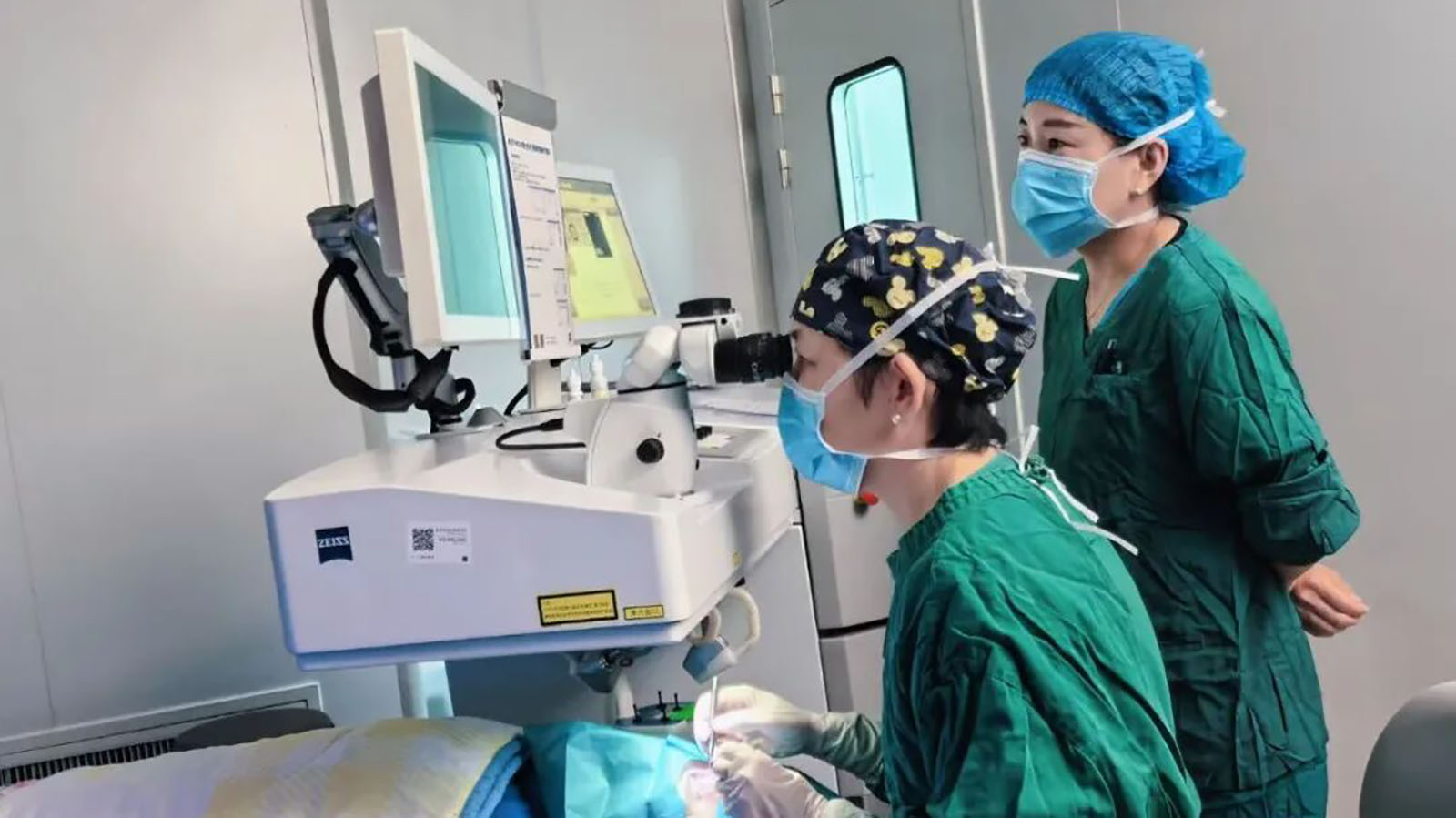 聋哑患者跨越200公里求医 杭州朝聚眼科全飞秒SMILE Pro助其重获清晰