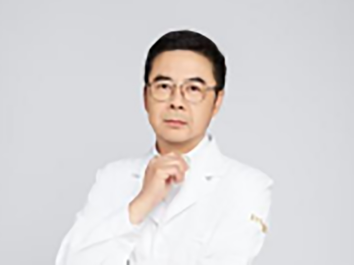 杨健：副主任医师，整形外科医师