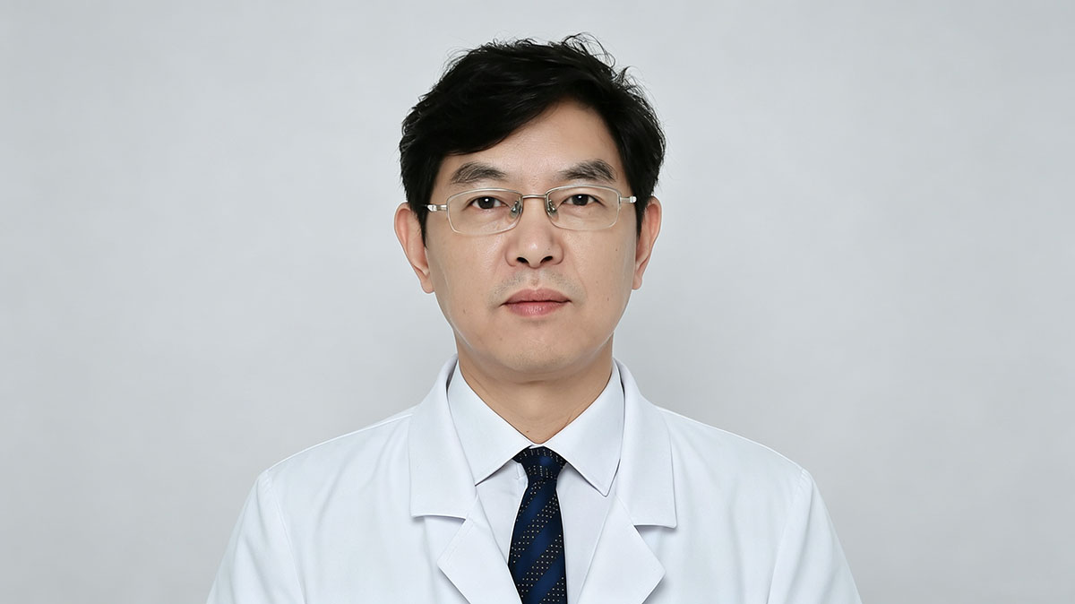 鞠杰 院长助理/主任医师 —— 关节脊柱精手术 | 骨松骨折显微功