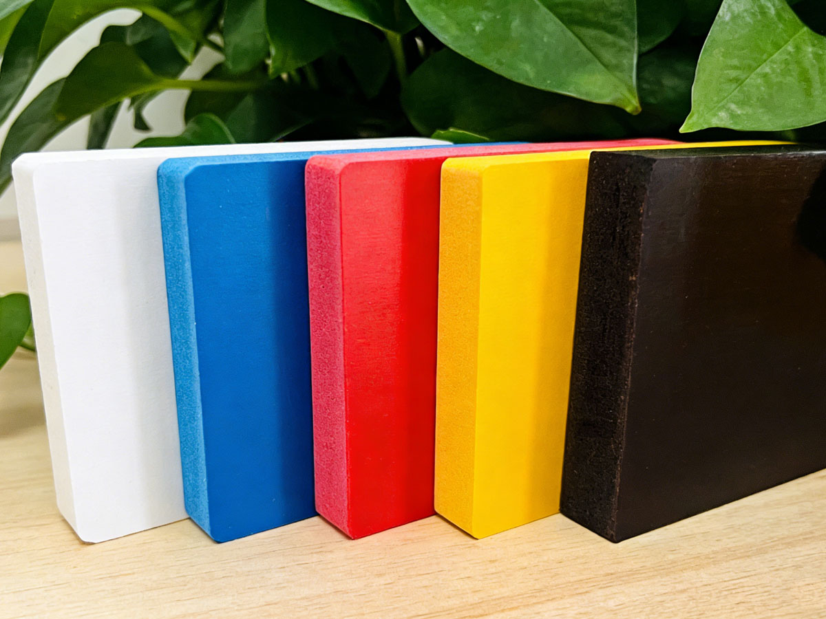 PVC 板：广告行业基础物料的核心价值与专业应用解析